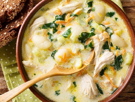 Лесна и бърза пилешка супа с ньоки и бейби спанак - снимка на рецептата